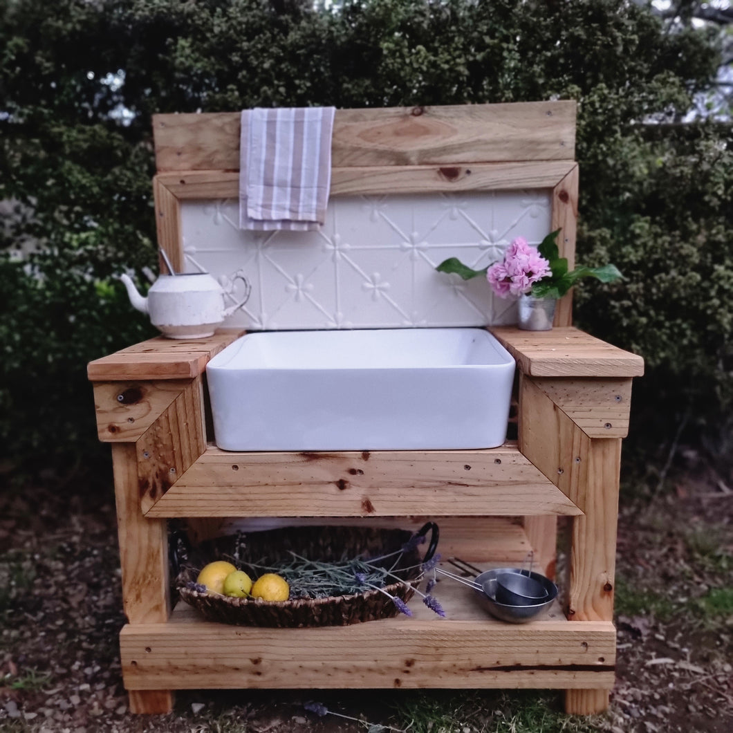 Little Hipster Kitchens Water Table